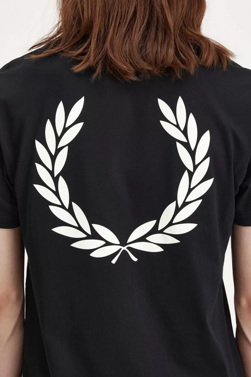 camiseta negra con gráfico de corona de laurel de fred perry para hombre