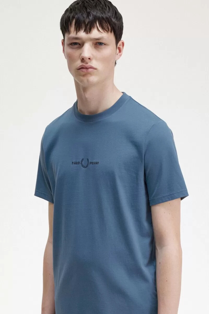 camiseta bordada fred perry para hombre azul medianoche