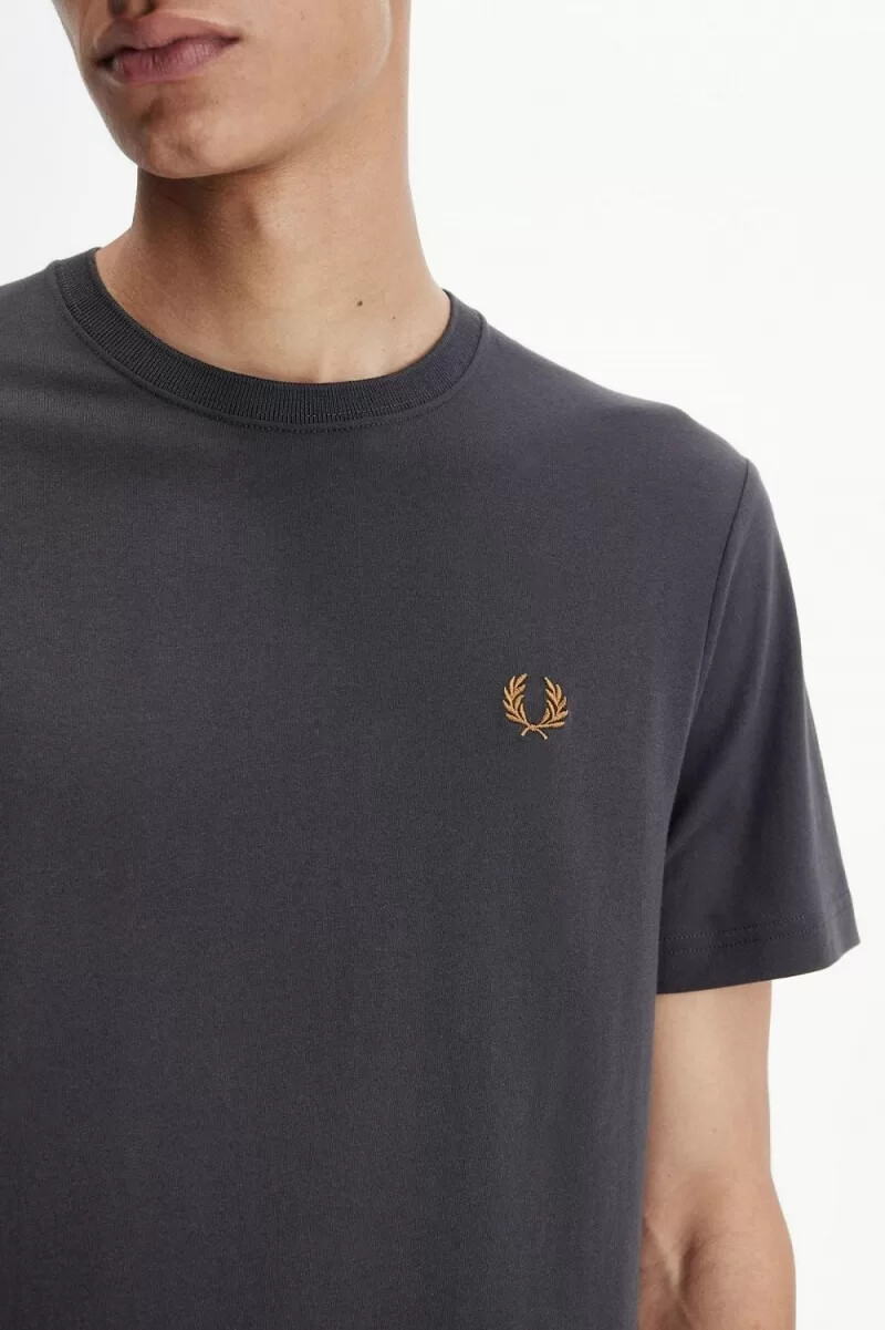 camiseta fred perry de cuello redondo para hombre color gris ancla y café oscuro