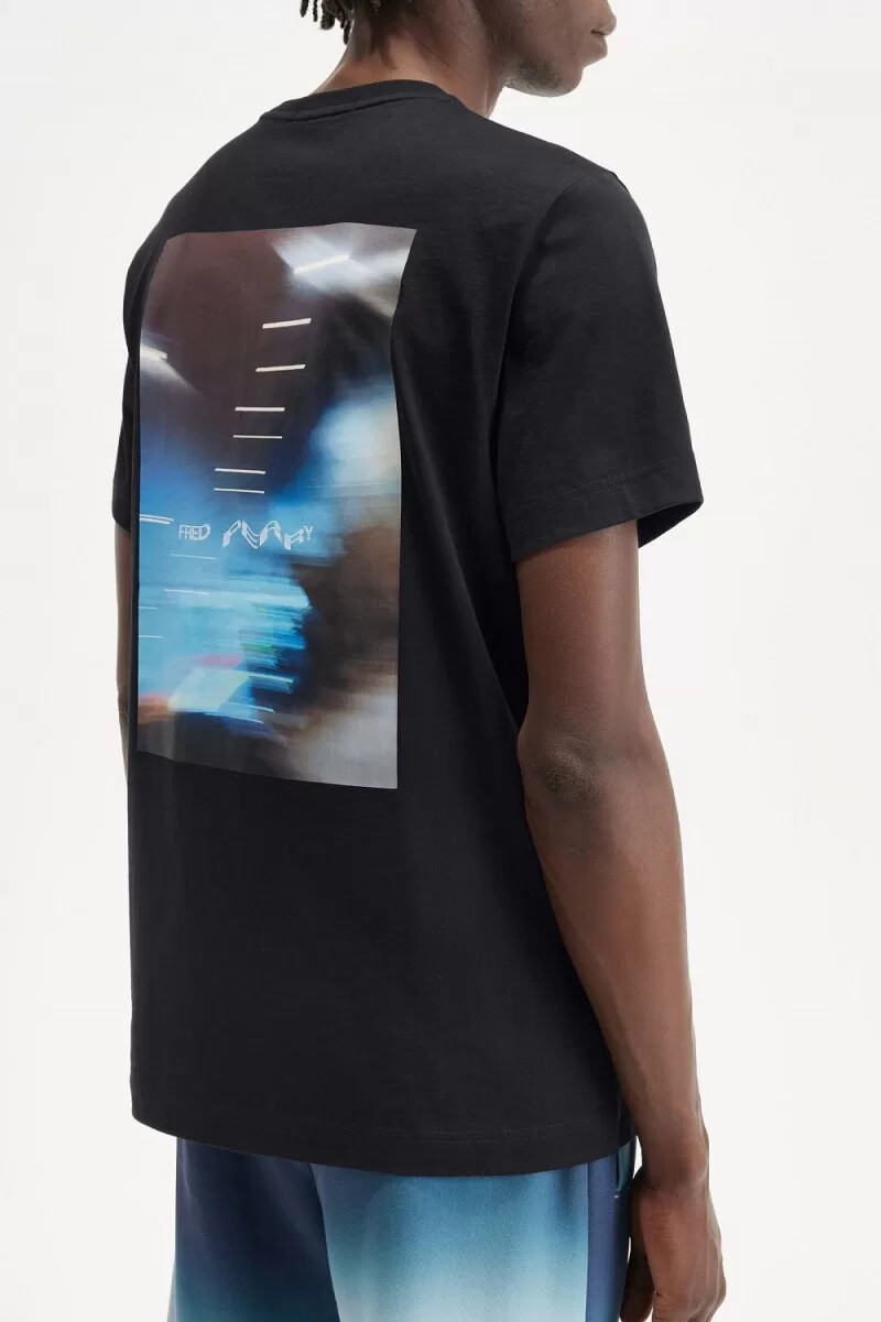 camiseta con gráfico abstracto de fred perry para hombre negra y blanca