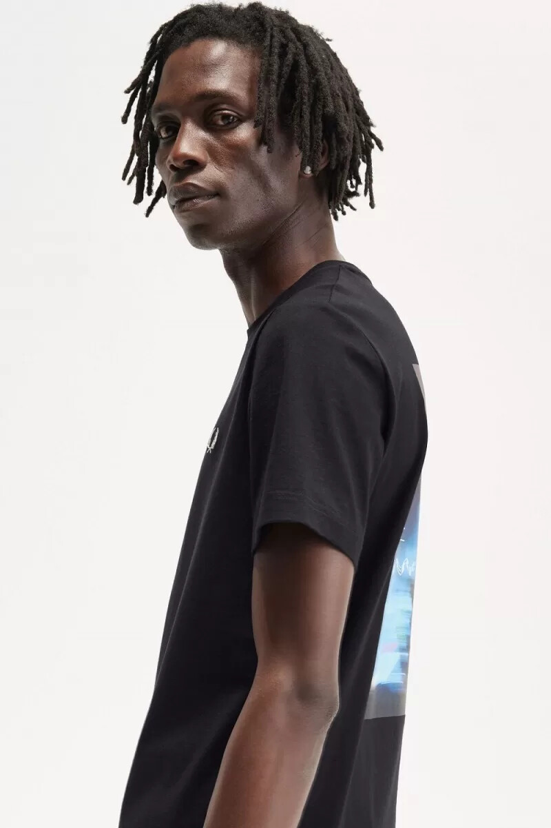 camiseta con gráfico abstracto de fred perry para hombre negra y blanca