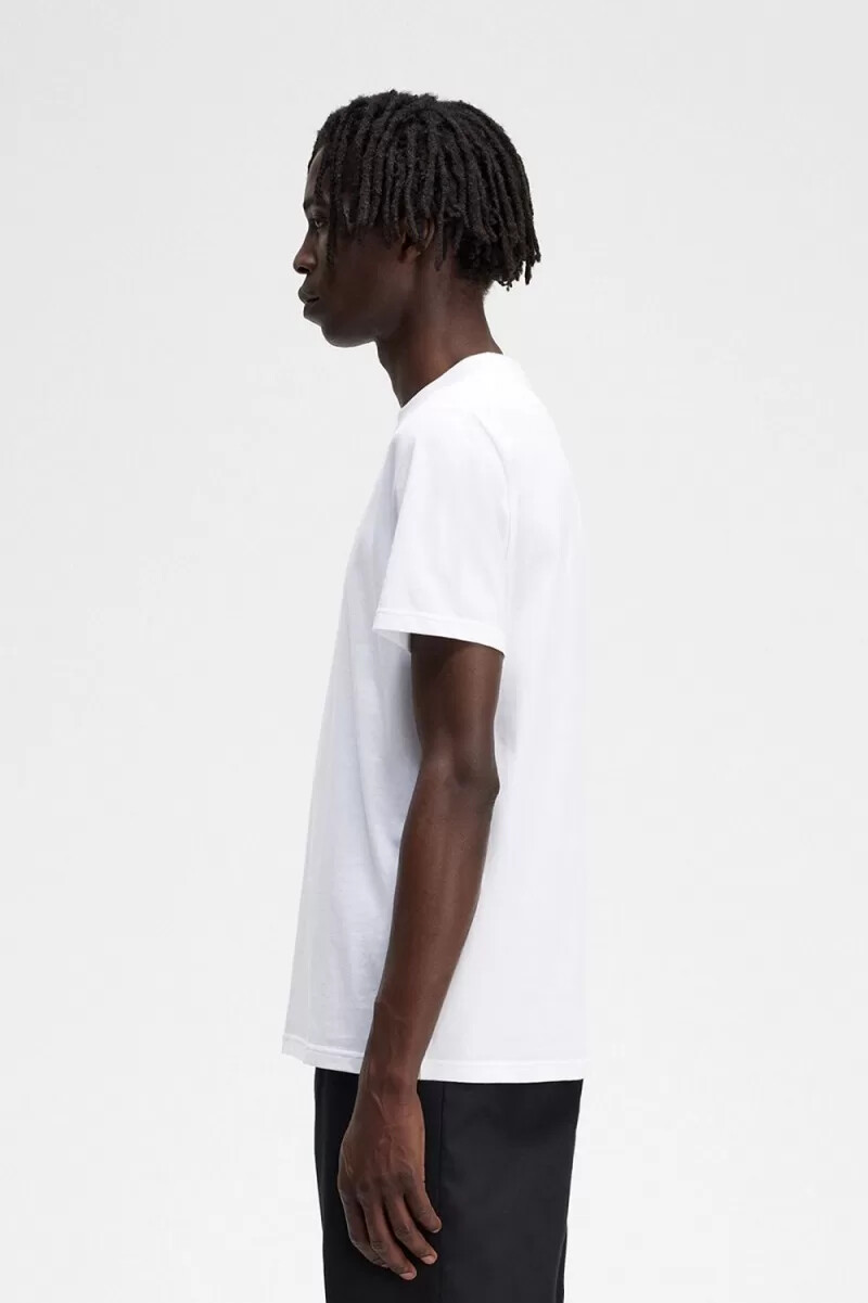 camiseta blanca bordada de fred perry para hombre