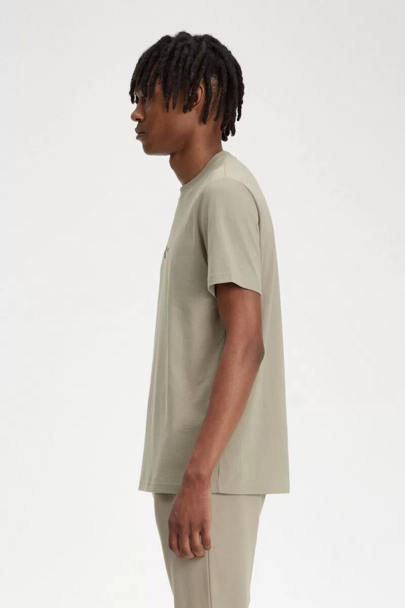 camiseta bordada fred perry para hombre gris cálido