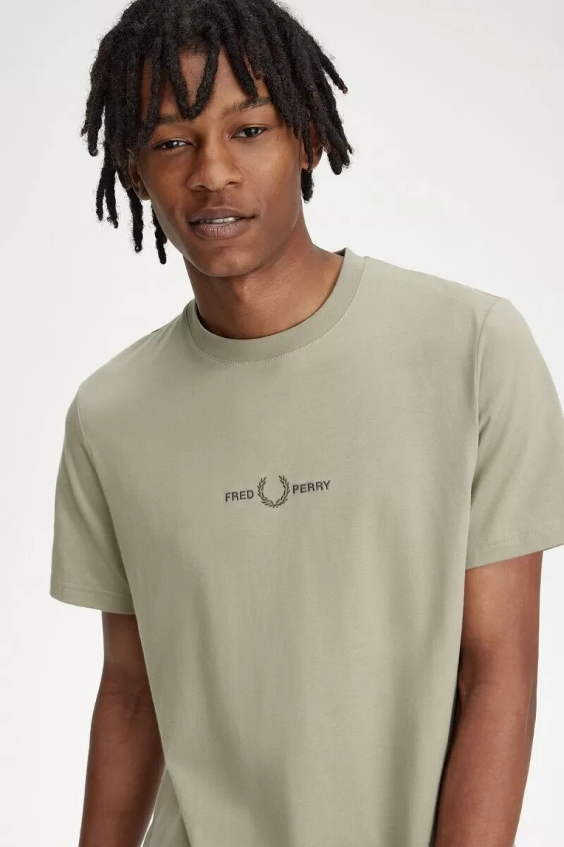camiseta bordada fred perry para hombre gris cálido