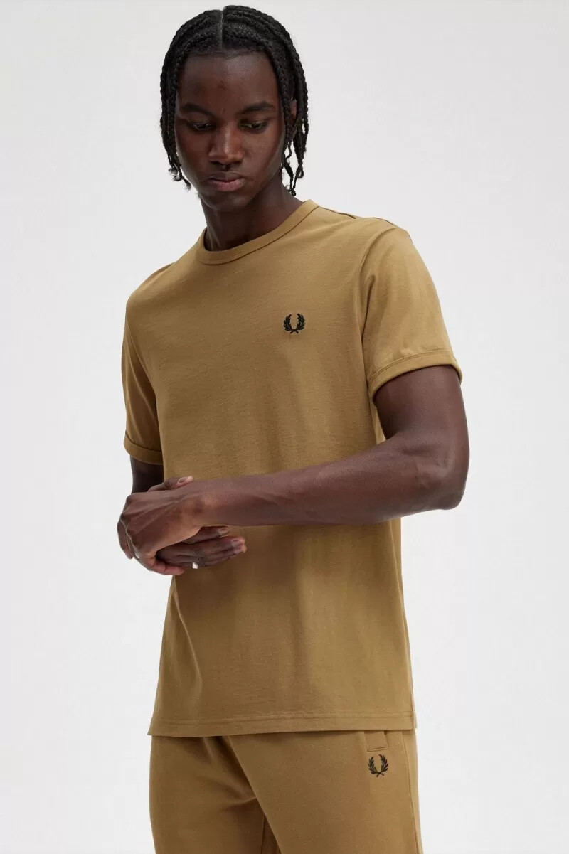 camiseta fred perry ringer para hombre marrón