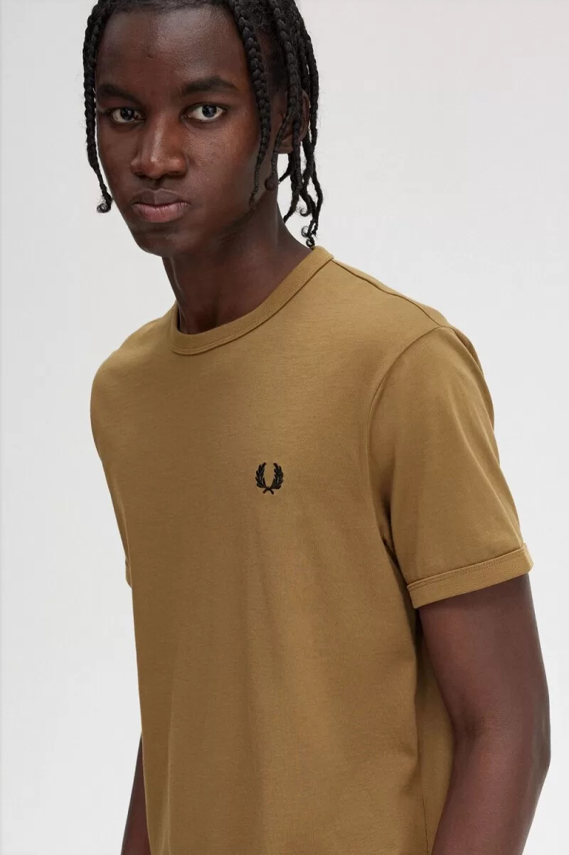 camiseta fred perry ringer para hombre marrón