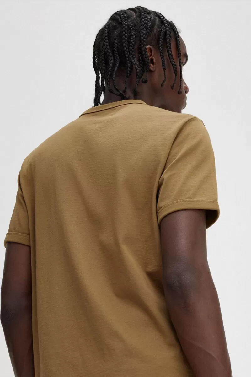 camiseta fred perry ringer para hombre marrón