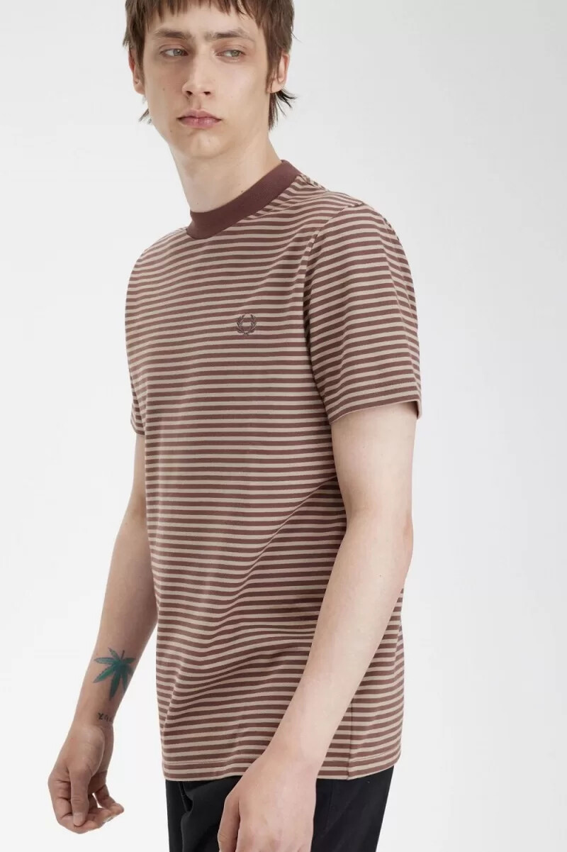 camiseta fred perry de rayas finas y peso pesado para hombre color rojo oscuro y gris cálido