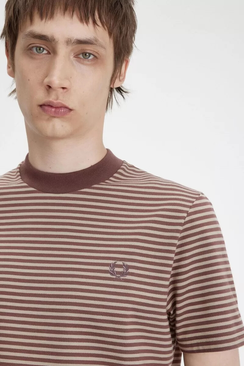 camiseta fred perry de rayas finas y peso pesado para hombre color rojo oscuro y gris cálido