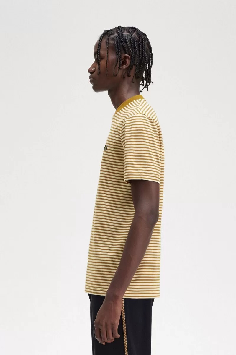 camiseta fred perry de rayas finas y peso pesado para hombre color avena y café oscuro