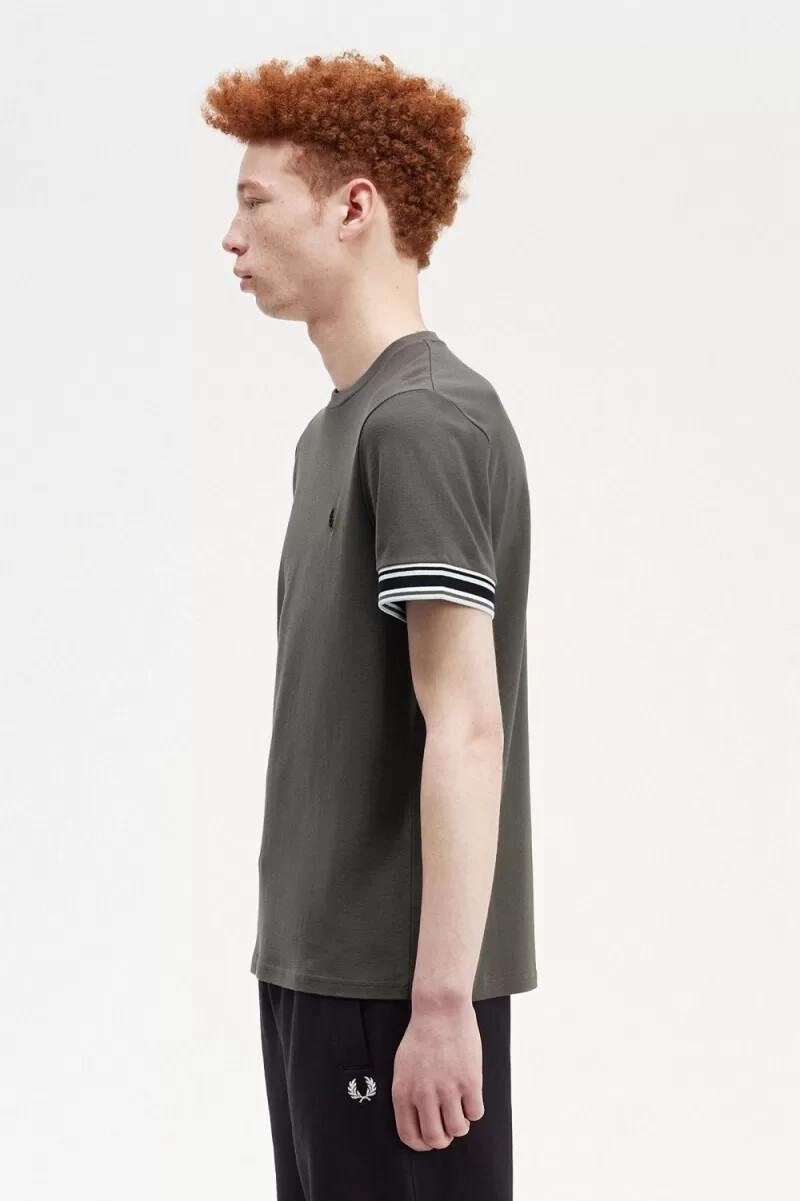 camiseta de piqué con ribete llamativo de fred perry para hombre verde campo