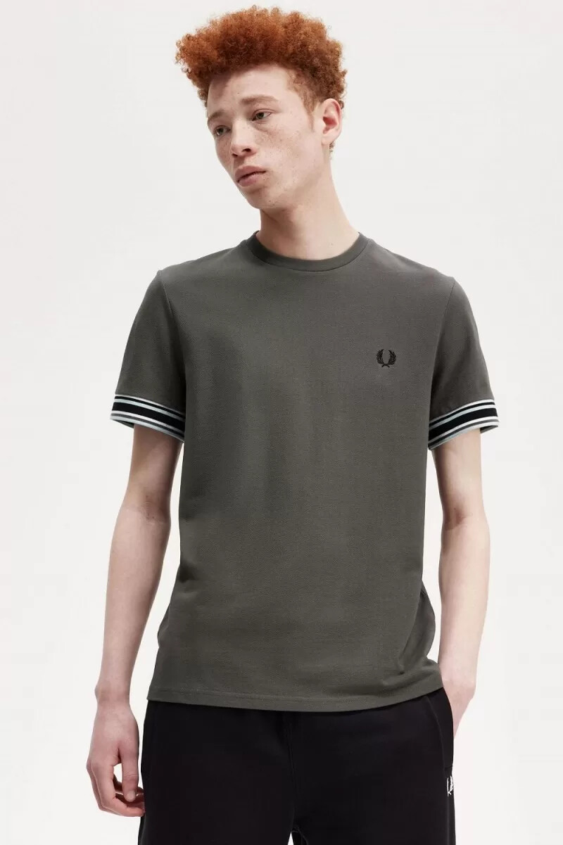 camiseta de piqué con ribete llamativo de fred perry para hombre verde campo
