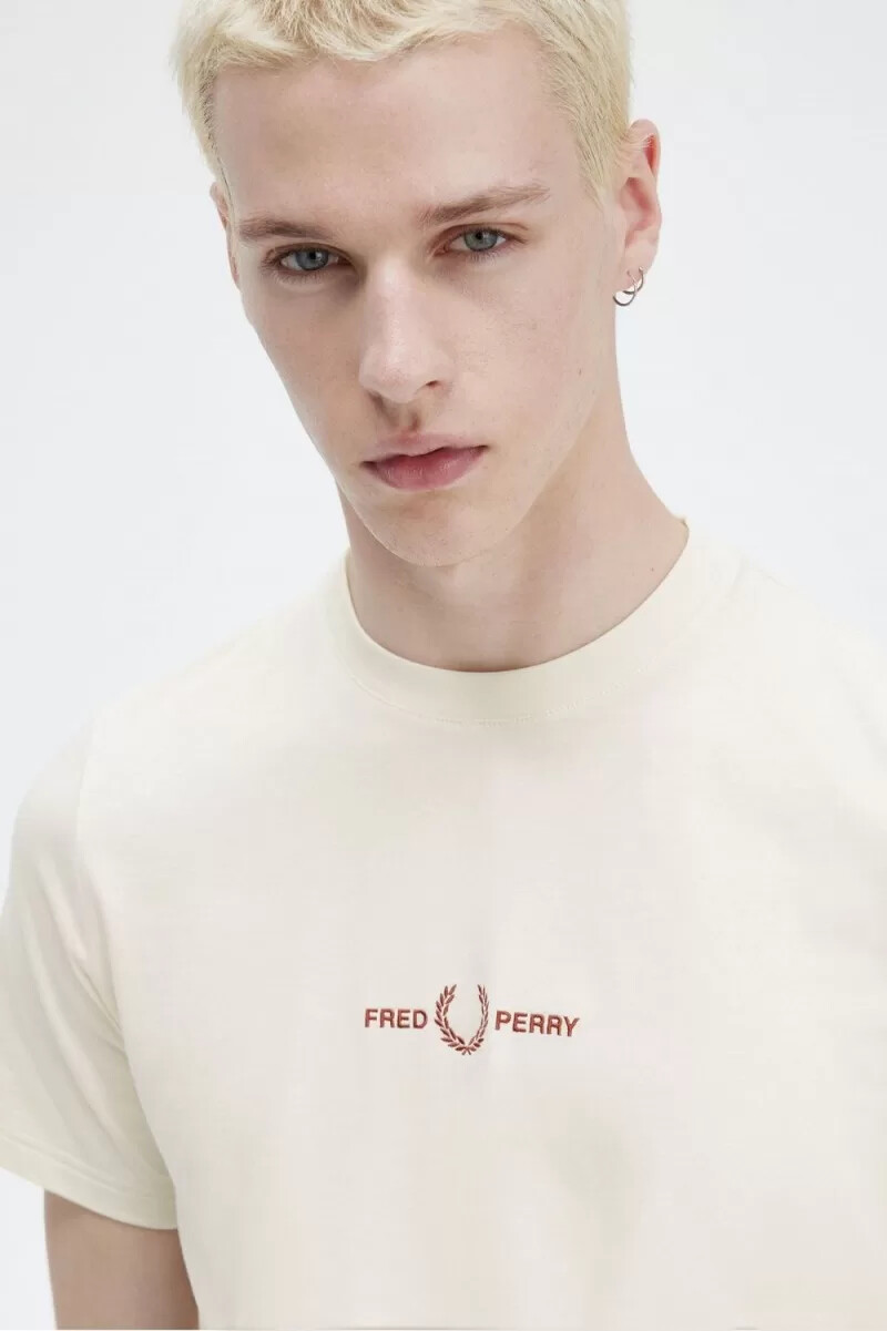 camiseta bordada fred perry para hombre en beige