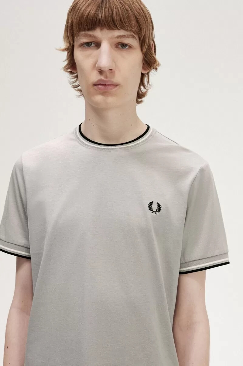 camiseta fred perry twin tipped para hombre gris