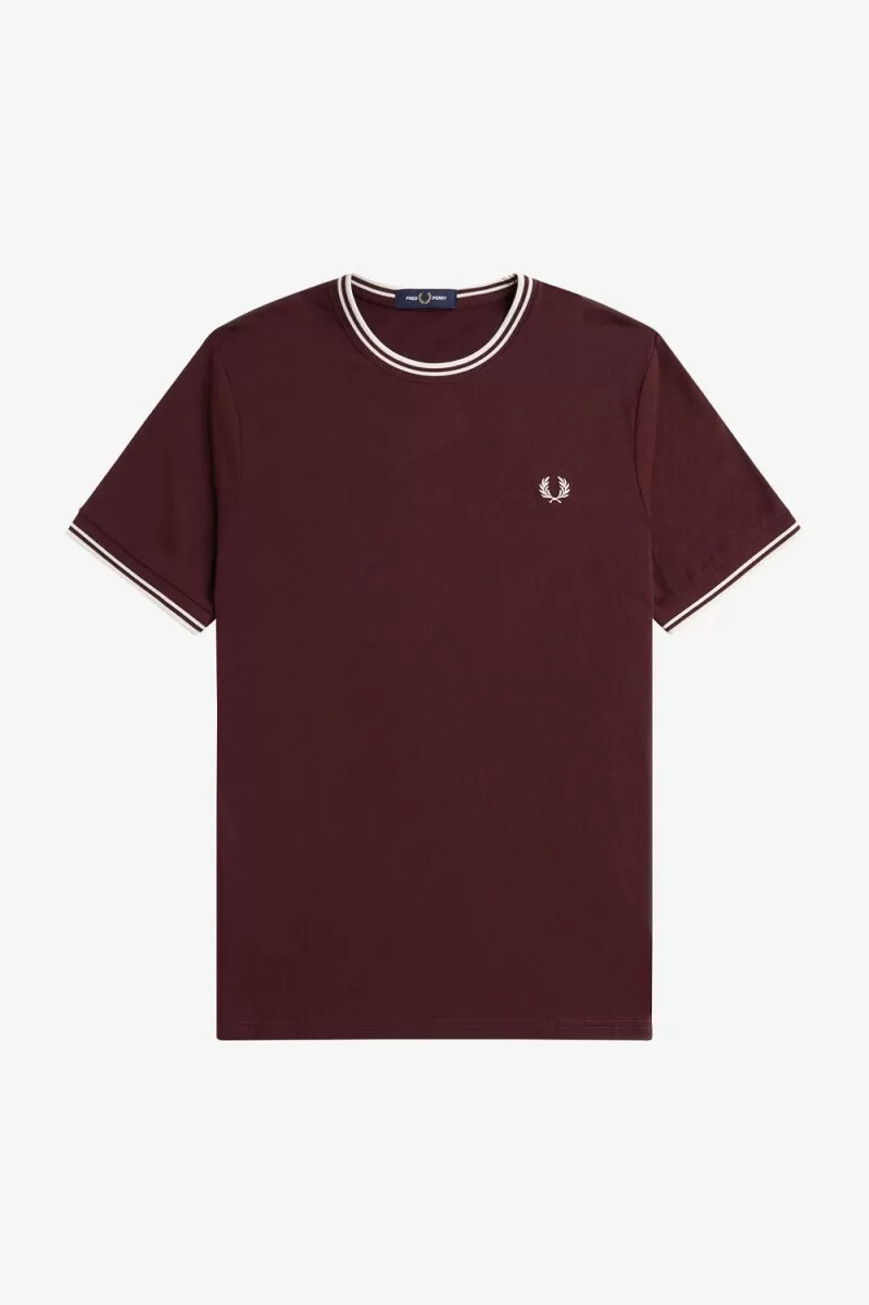 camiseta fred perry twin tipped para hombre color sangre de buey