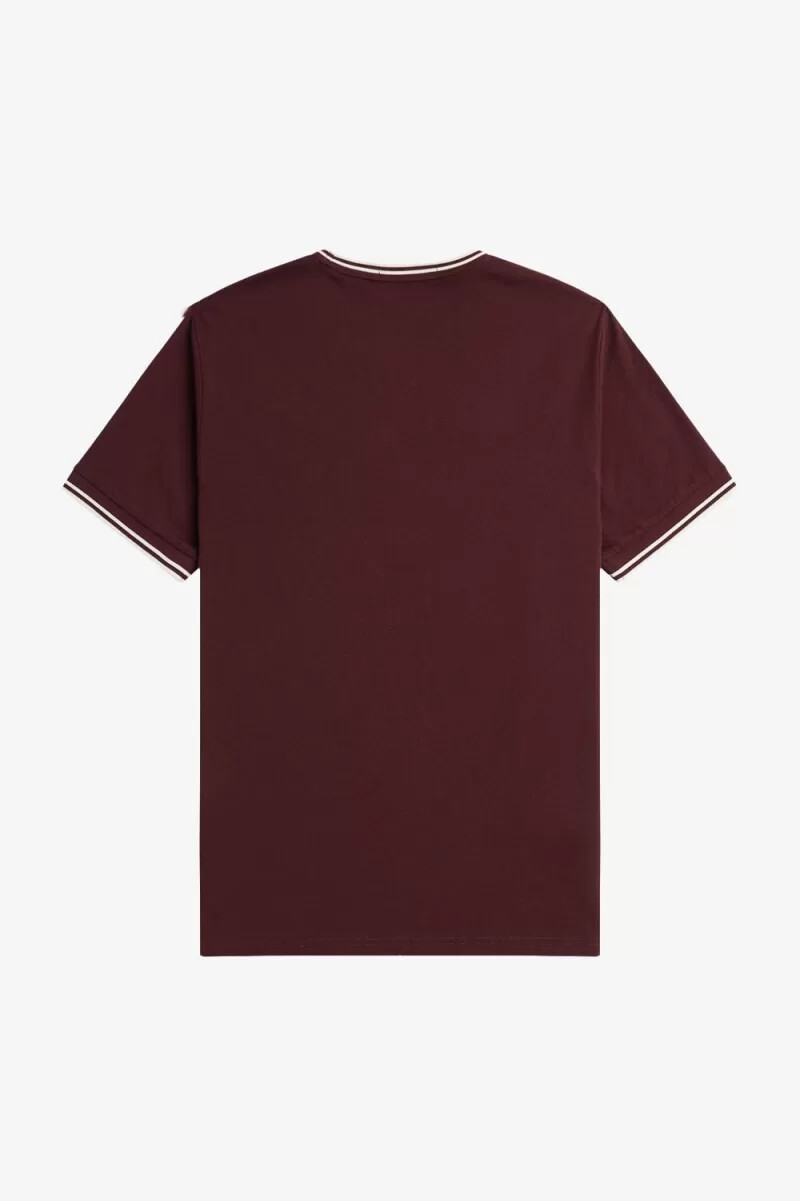 camiseta fred perry twin tipped para hombre color sangre de buey