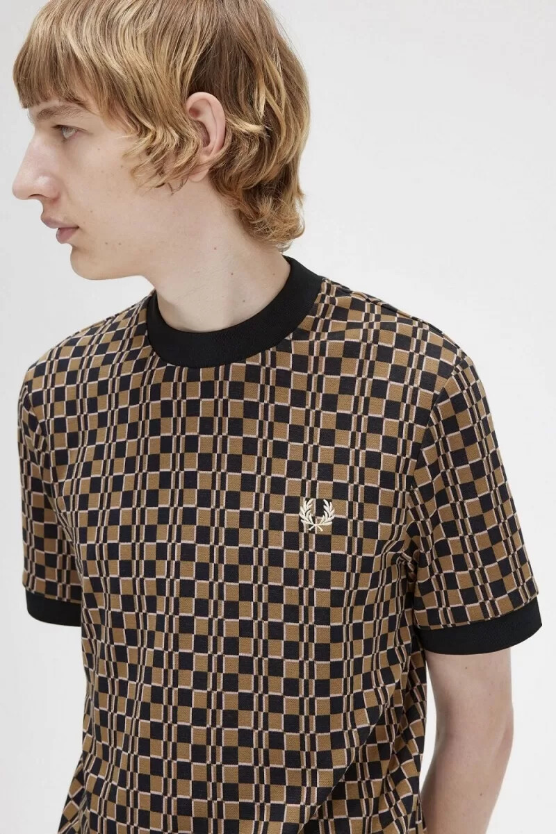 camiseta fred perry glitch chequerboard para hombre color marrón y azul marino