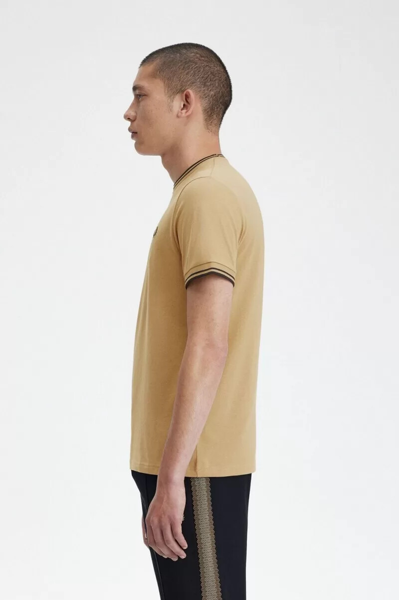camiseta fred perry twin tipped para hombre verde y negra