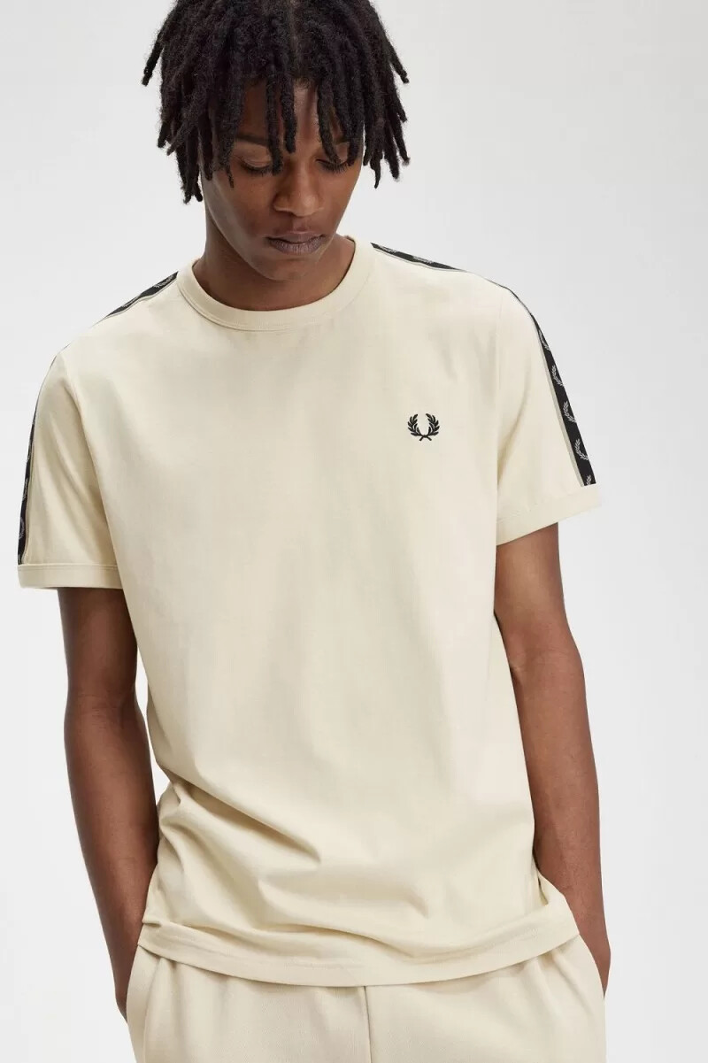 camiseta fred perry con ribetes y cinta en contraste para hombre color avena gris cálido