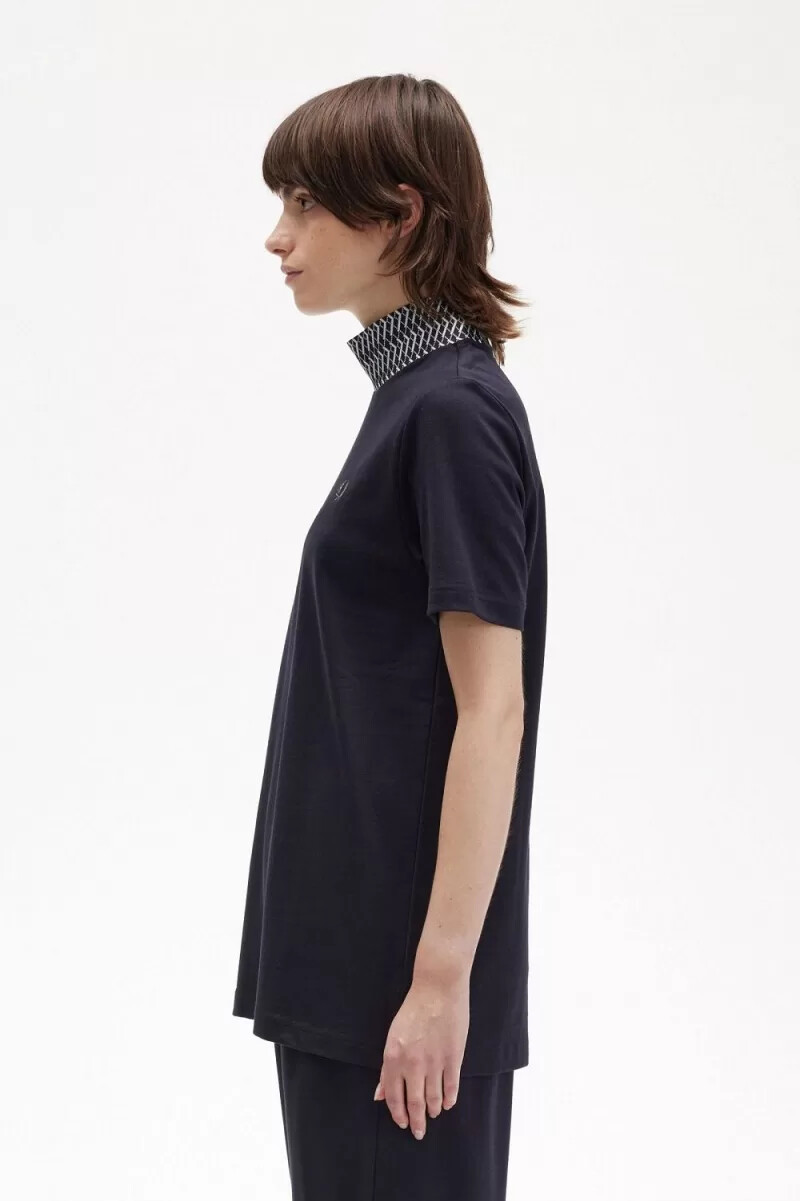camiseta fred perry de cuello alto con ribete de jacquard para mujer azul marino