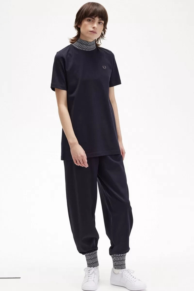 camiseta fred perry de cuello alto con ribete de jacquard para mujer azul marino
