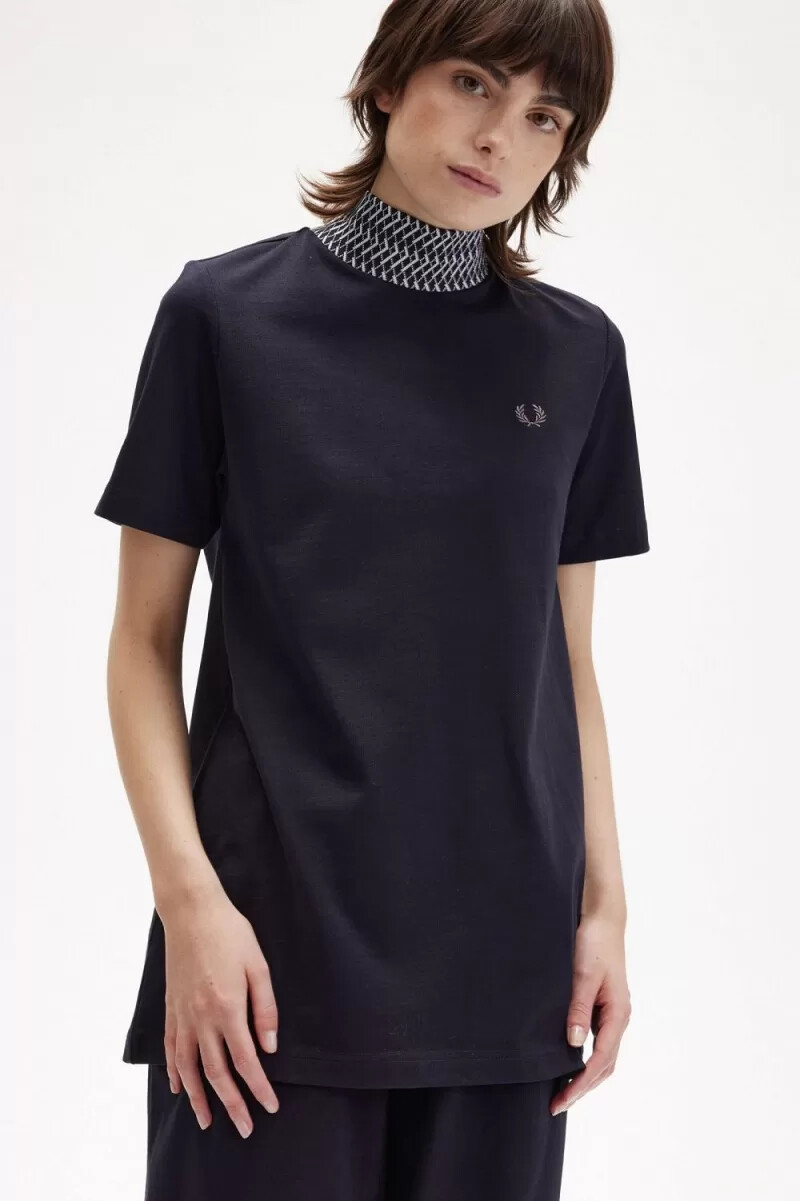 camiseta fred perry de cuello alto con ribete de jacquard para mujer azul marino