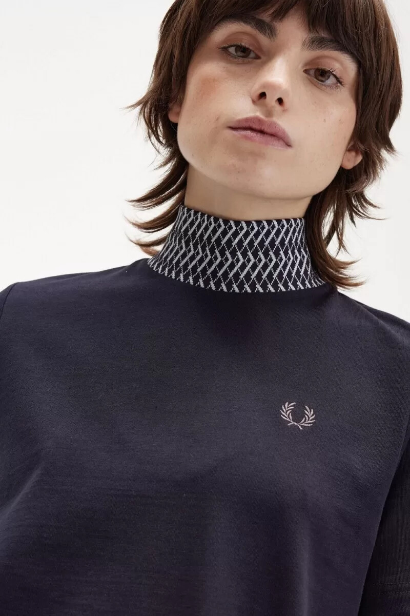 camiseta fred perry de cuello alto con ribete de jacquard para mujer azul marino