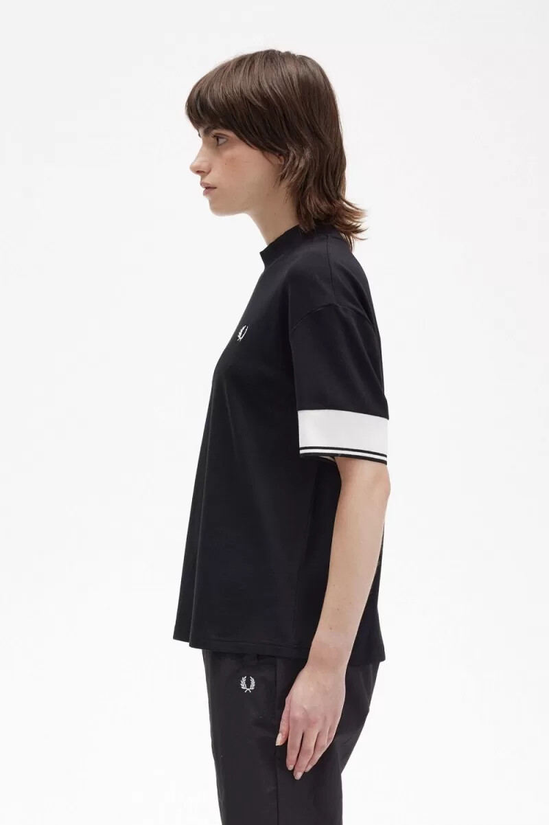 camiseta de piqué con puños con ribete de fred perry para mujer color negro