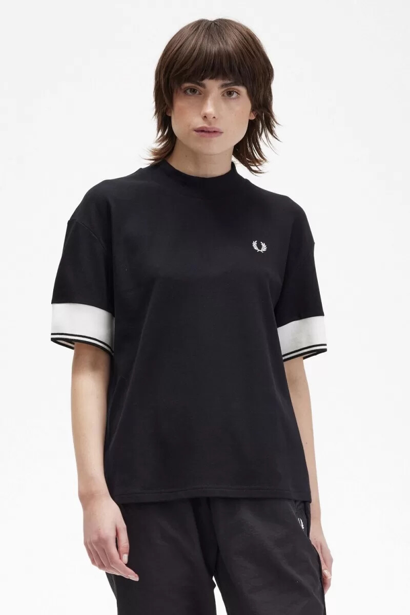 camiseta de piqué con puños con ribete de fred perry para mujer color negro