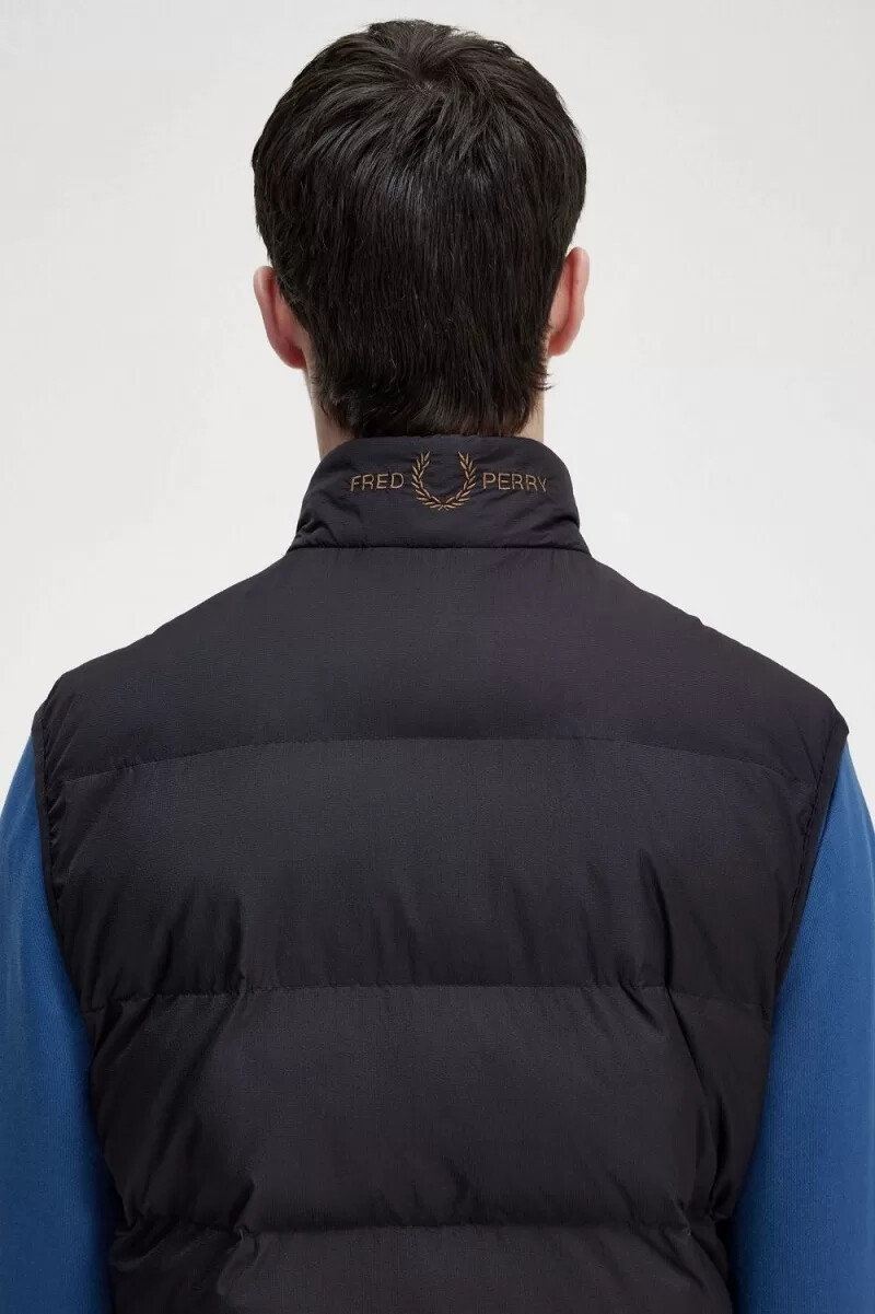 chaleco aislante fred perry para hombre color negro