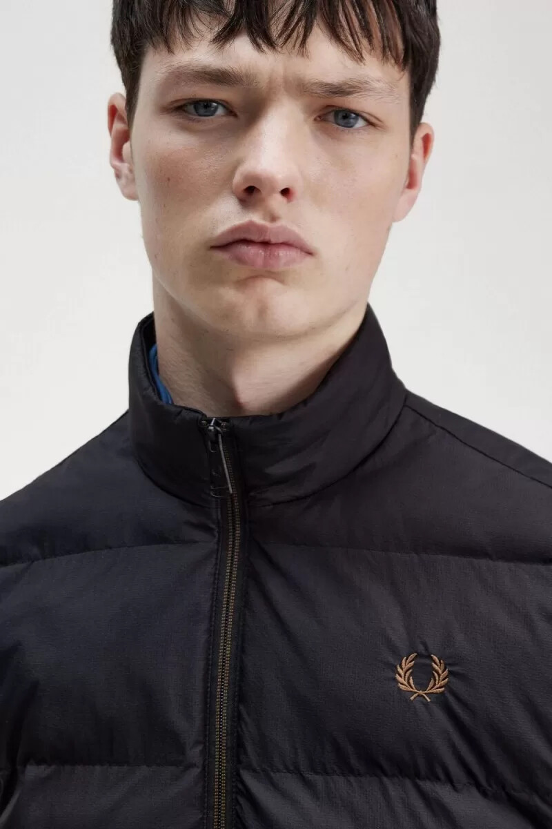 chaleco aislante fred perry para hombre color negro