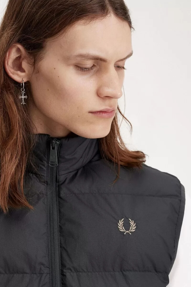 chaleco aislante fred perry para hombre color gris ancla