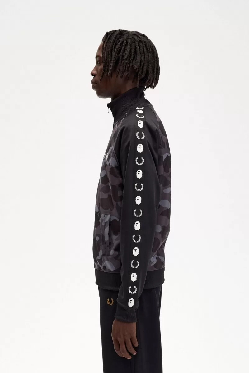 chaqueta deportiva fred perry con panel de camuflaje para hombre color negro