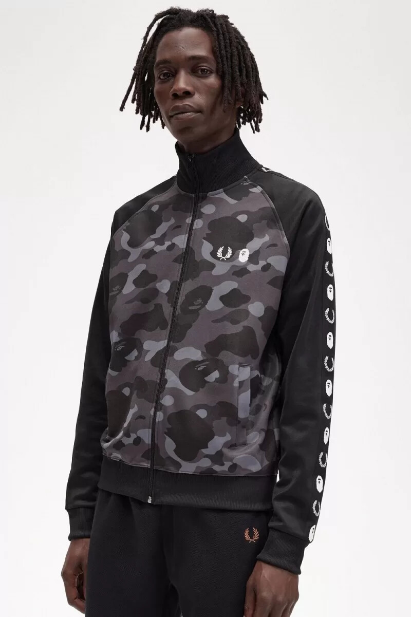 chaqueta deportiva fred perry con panel de camuflaje para hombre color negro