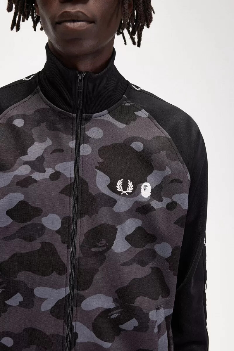 chaqueta deportiva fred perry con panel de camuflaje para hombre color negro