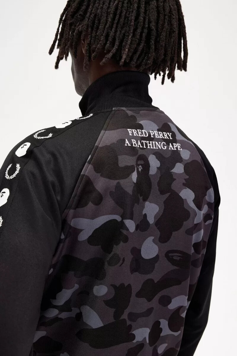 chaqueta deportiva fred perry con panel de camuflaje para hombre color negro