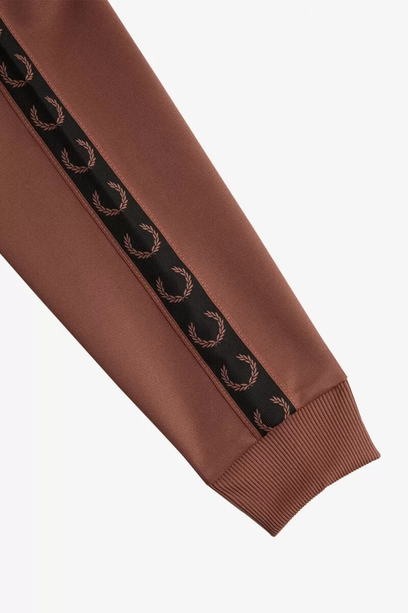 chaqueta deportiva fred perry con cinta en contraste para hombre color marrón whisky y negro