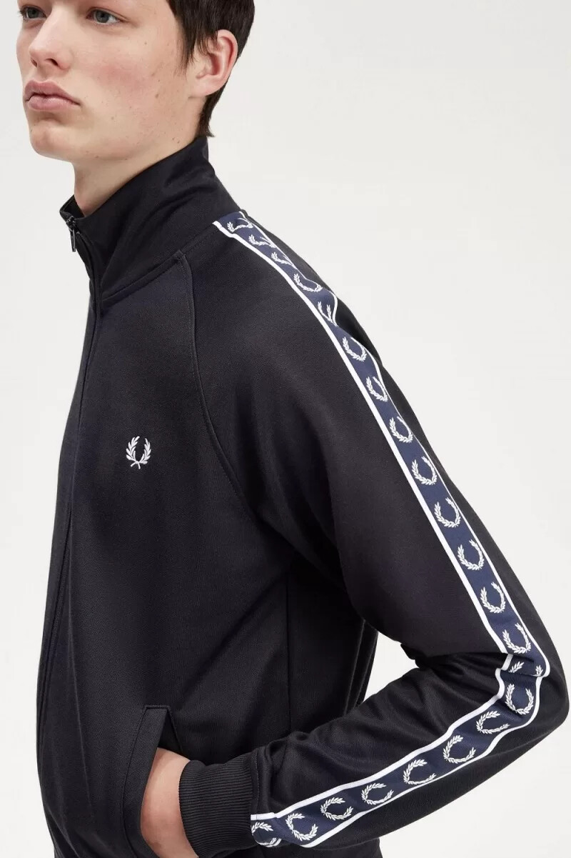 chaqueta deportiva fred perry con cinta en contraste para hombre color azul marino