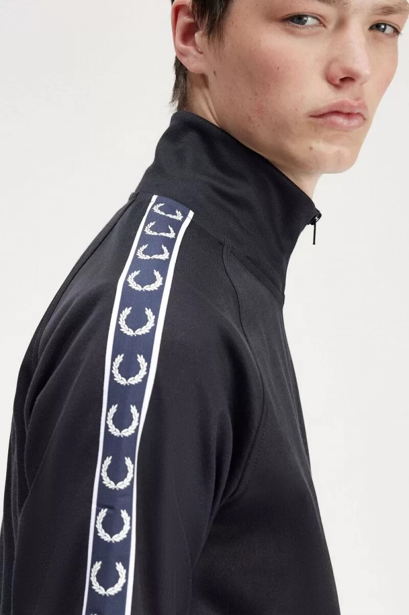 chaqueta deportiva fred perry con cinta en contraste para hombre color azul marino