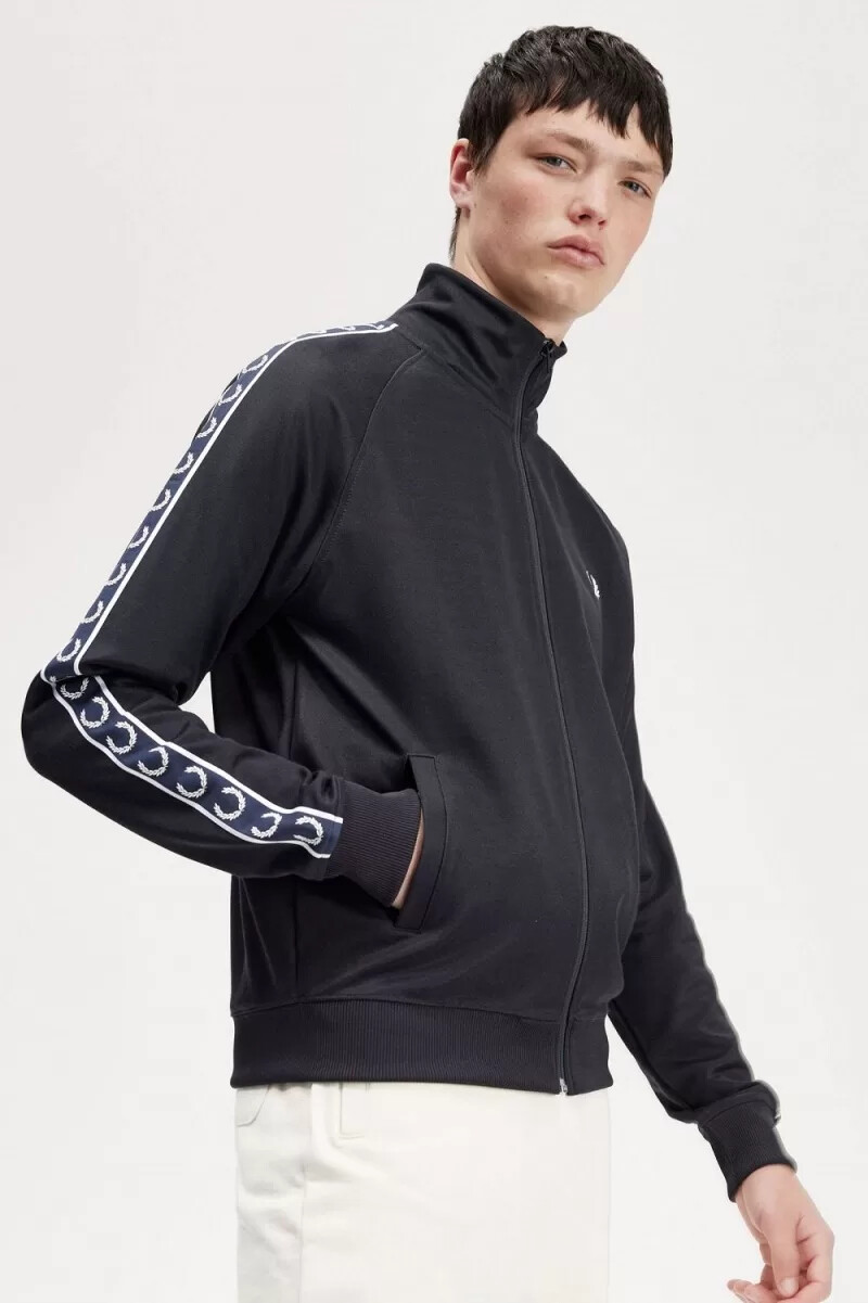 chaqueta deportiva fred perry con cinta en contraste para hombre color azul marino