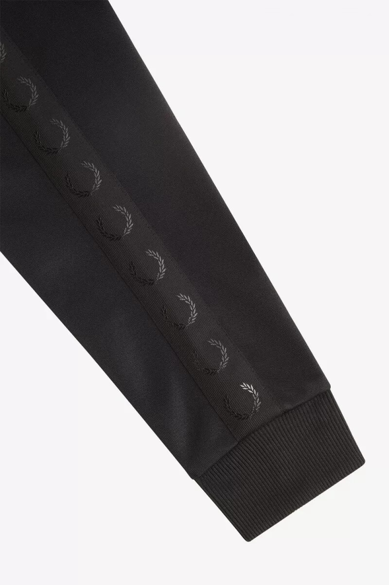 chaqueta deportiva fred perry tonal tape para hombre color negro