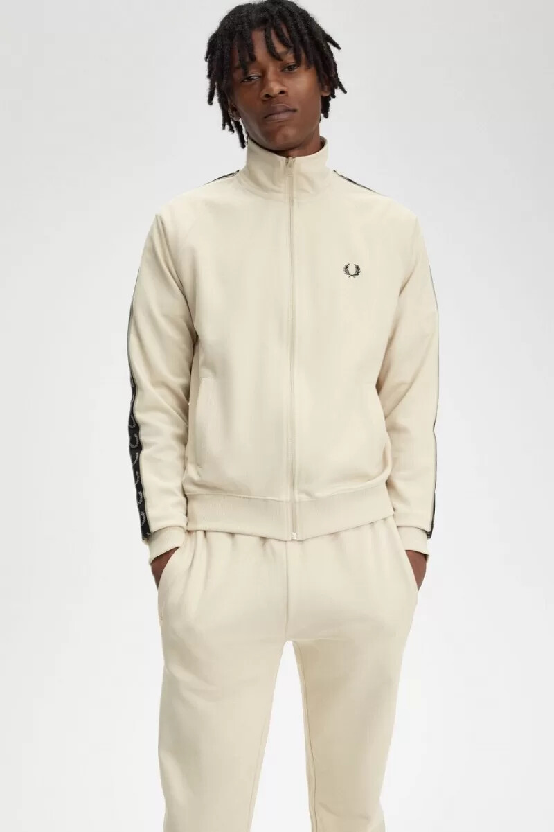 chaqueta deportiva fred perry con cinta en contraste para hombre color avena y gris cálido