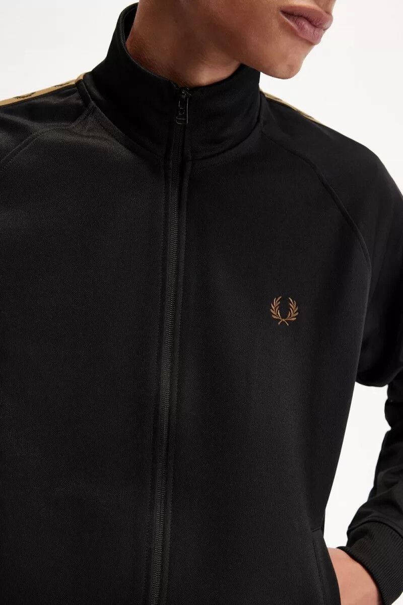 chaqueta deportiva fred perry con cinta en contraste para hombre color negro y verde