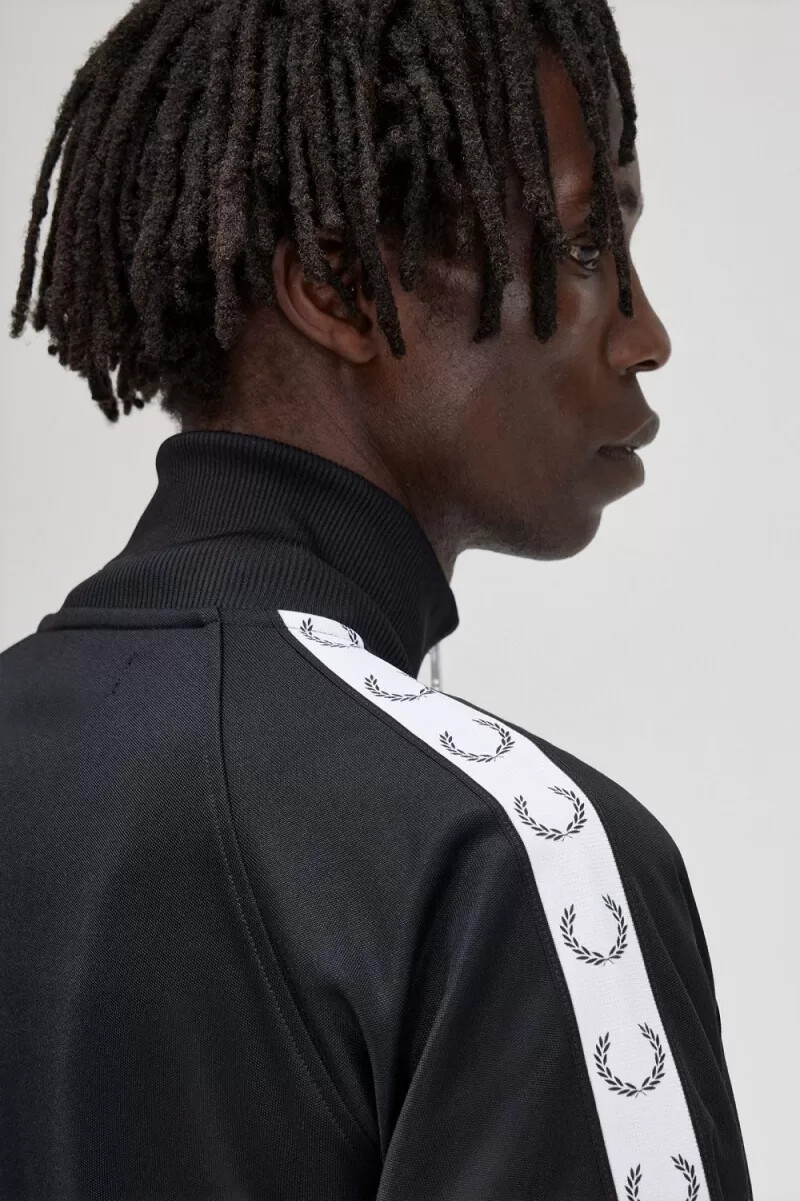 chaqueta deportiva fred perry taped para hombre color negro
