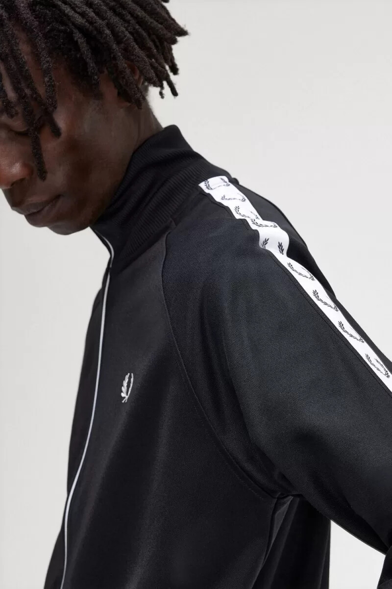 chaqueta deportiva fred perry taped para hombre color negro