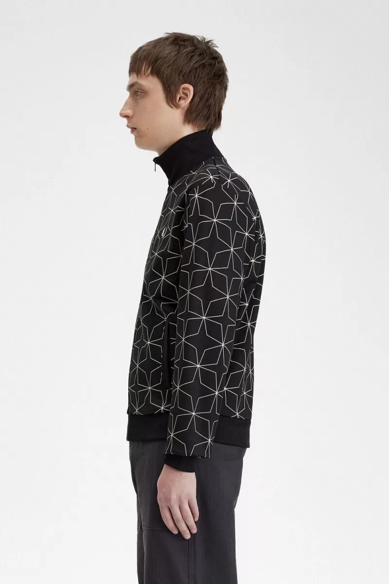 chaqueta deportiva negra con estampado geométrico para hombre de fred perry