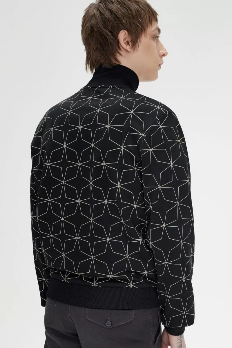 chaqueta deportiva negra con estampado geométrico para hombre de fred perry