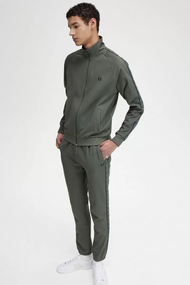 chaqueta deportiva fred perry con cinta en contraste para hombre color verde campo y negro