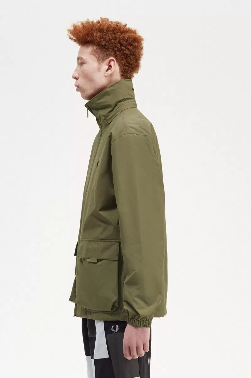 chaqueta fred perry con bolsillo de parche y cremallera para hombre color verde uniforme