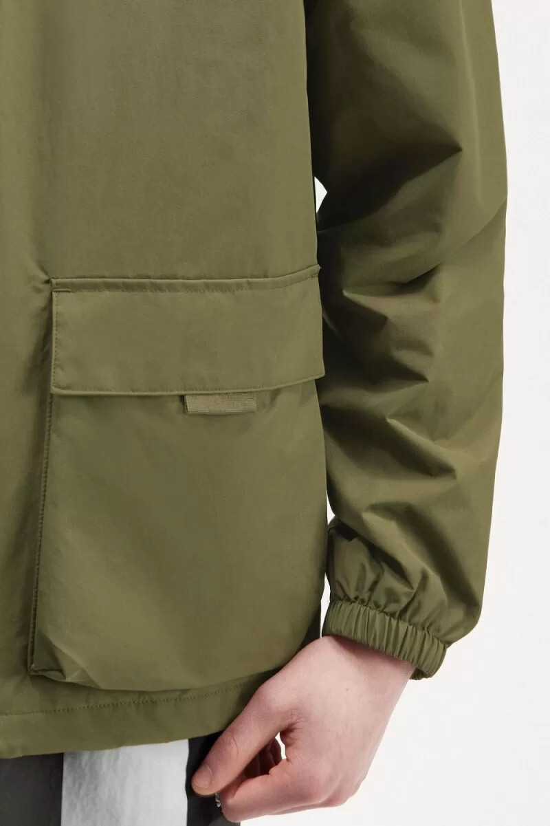 chaqueta fred perry con bolsillo de parche y cremallera para hombre color verde uniforme
